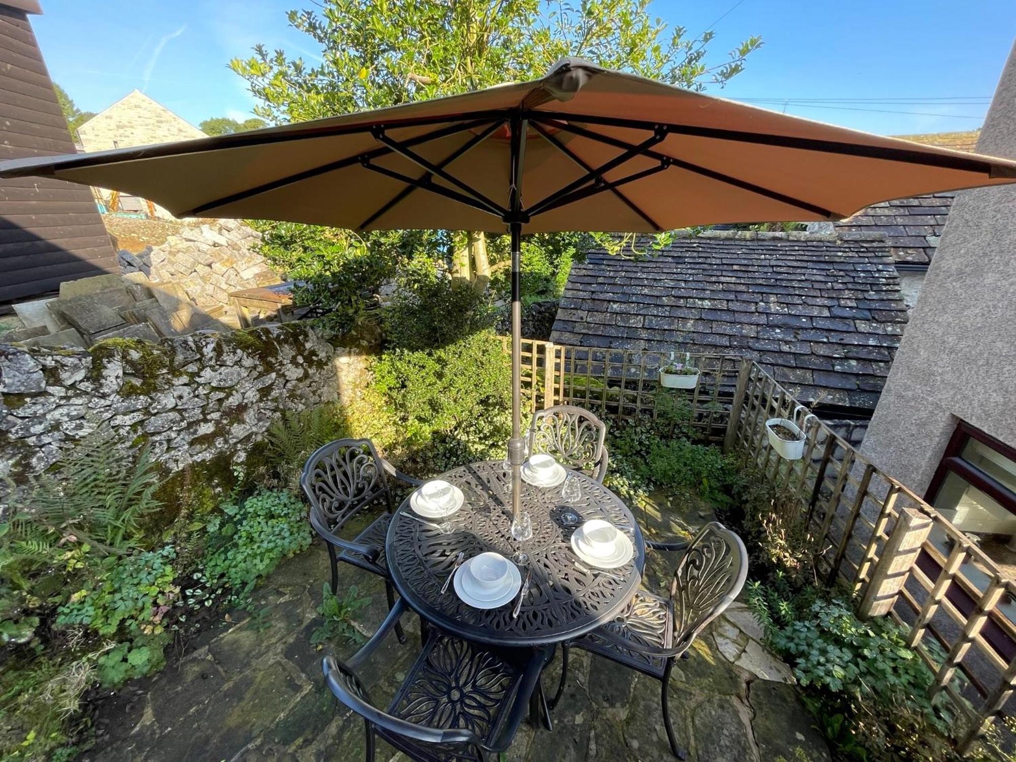 Muddy Paws Cottages - The Nook Taddington Exteriér fotografie